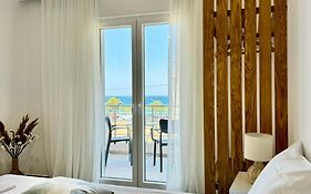 Irini Seaside Luxury Apartments